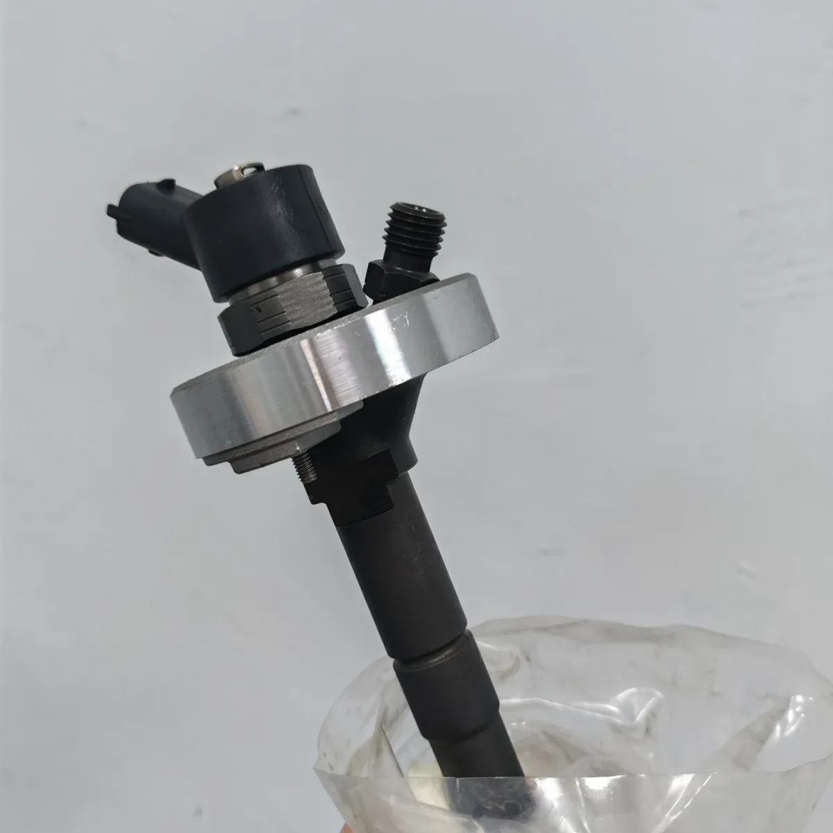 Bosch injector number guide showing Bosch 0445110315 injector side view